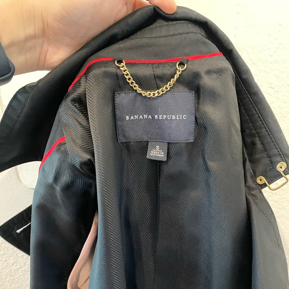 New without tags, Banana Republic Woman’s Black Classic Trench Coat with pockets - Picture 8 of 15
